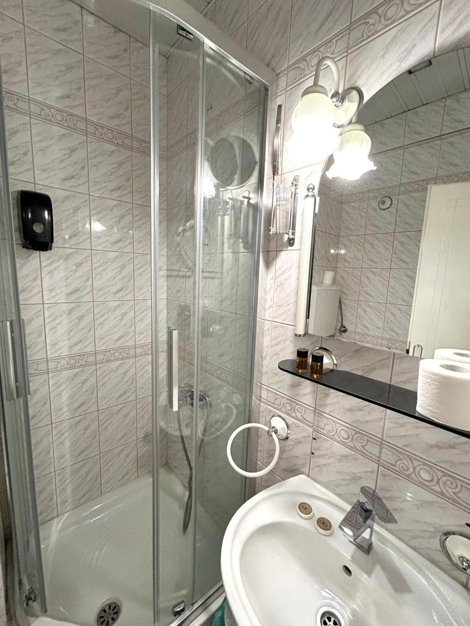 Hotel Bojatours Podgorica Kültér fotó